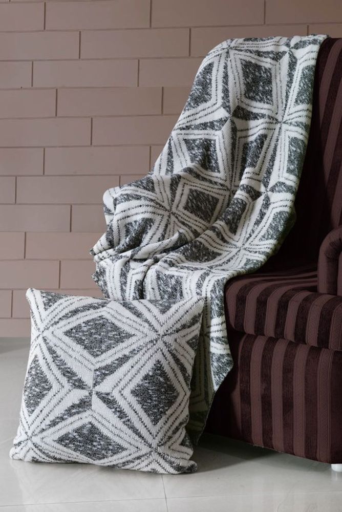 Throw blankets - Knitted Throws & Blankets - SACHDEVA FABRIC WORLD PVT LTD.