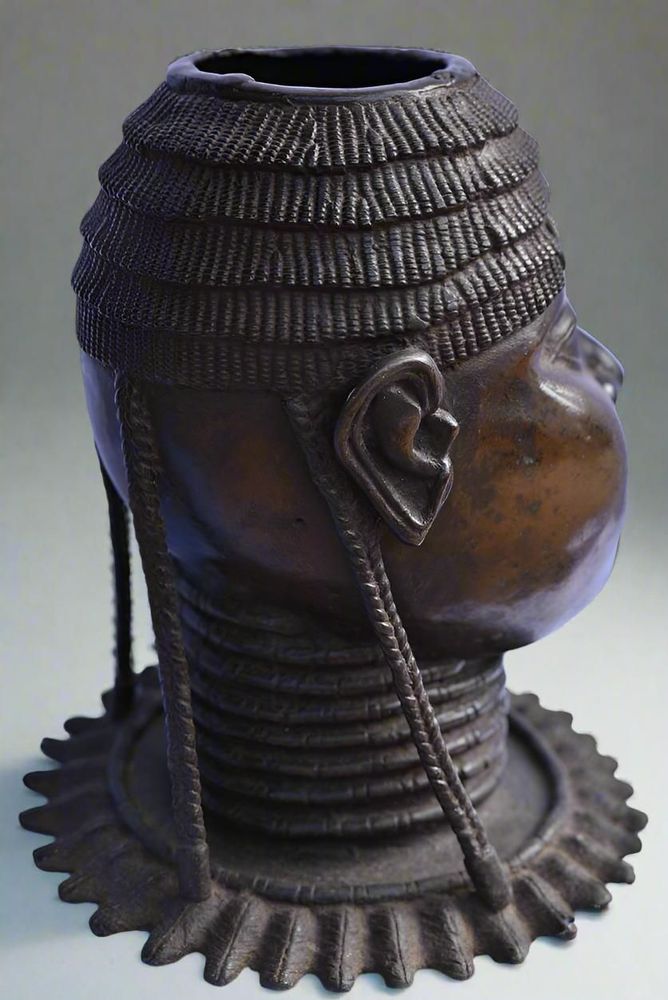Pièces uniques - Tête de reine mère en bronze Ife, royaume Benin, Nigeria - QUINTESSENCE AFRICAINE