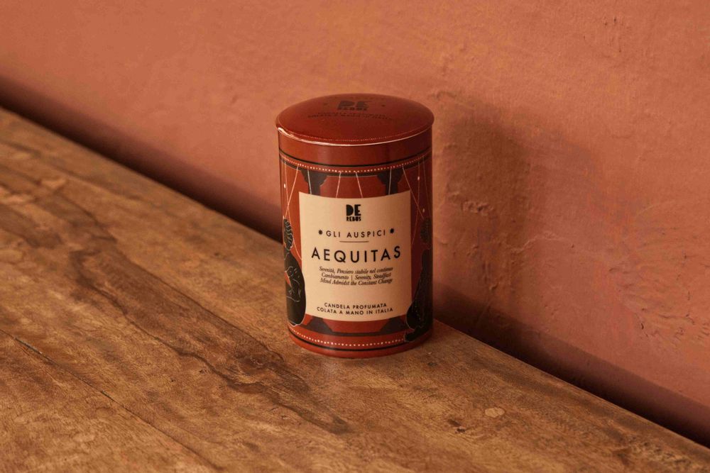 Gifts - AEQUITAS Artisan crafted scented candle, lovingly poured in Italy - DEREBUS