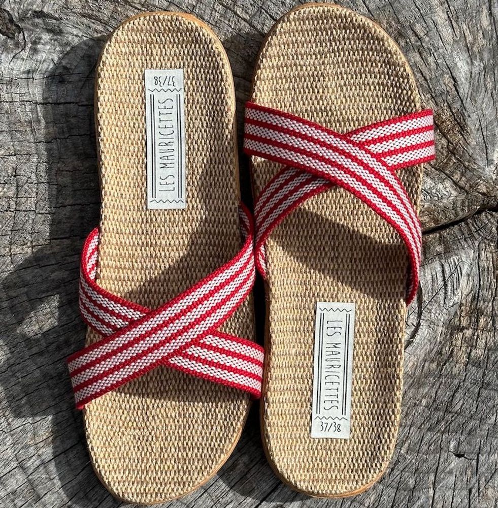 Homewear bien-être - Les Mauricettes de Aude, claquettes ultra légères croisées rouges - LES MAURICETTES