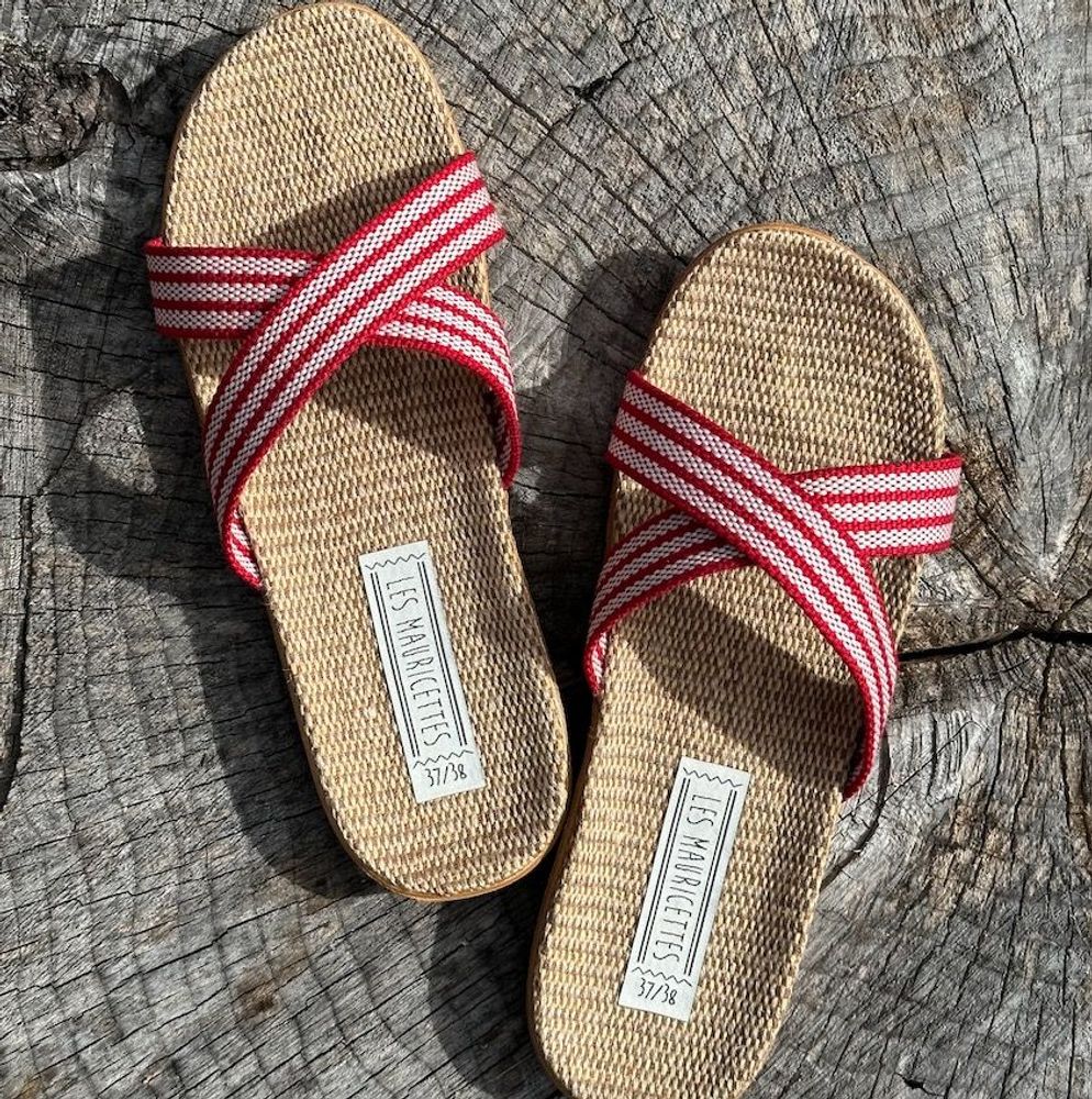 Homewear bien-être - Les Mauricettes de Aude, claquettes ultra légères croisées rouges - LES MAURICETTES