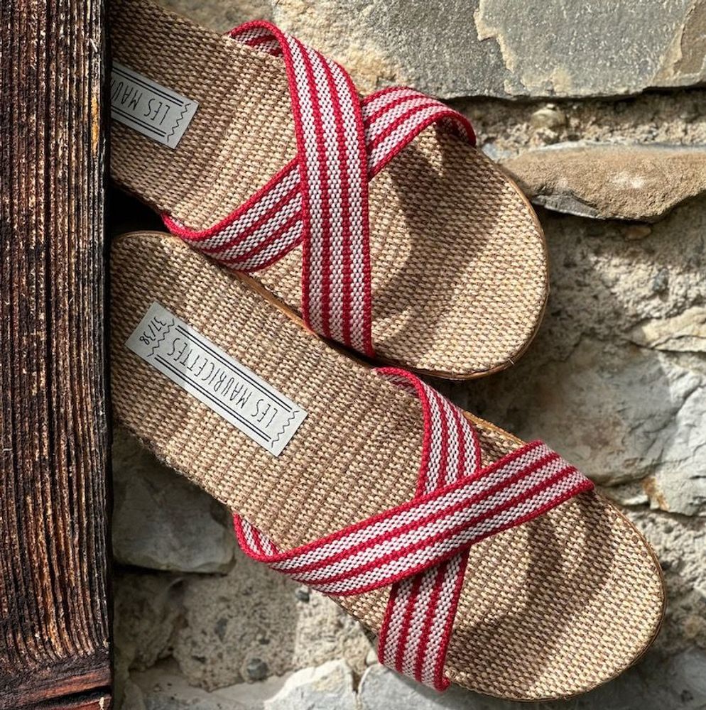 Homewear bien-être - Les Mauricettes de Aude, claquettes ultra légères croisées rouges - LES MAURICETTES
