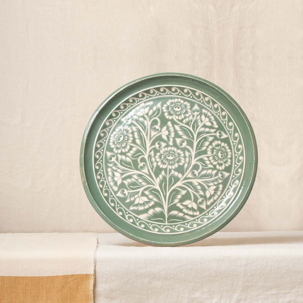 Autres décorations murales - Assiette en argile peinte, fleurs vertes et blanches. - HUAKAL