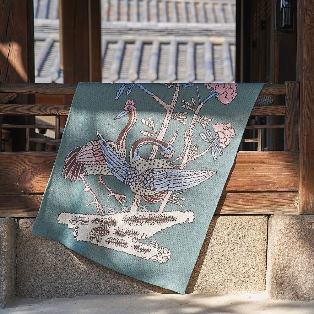 Throw blankets - Smile longevity symbol(Cranes) - BON`EE
