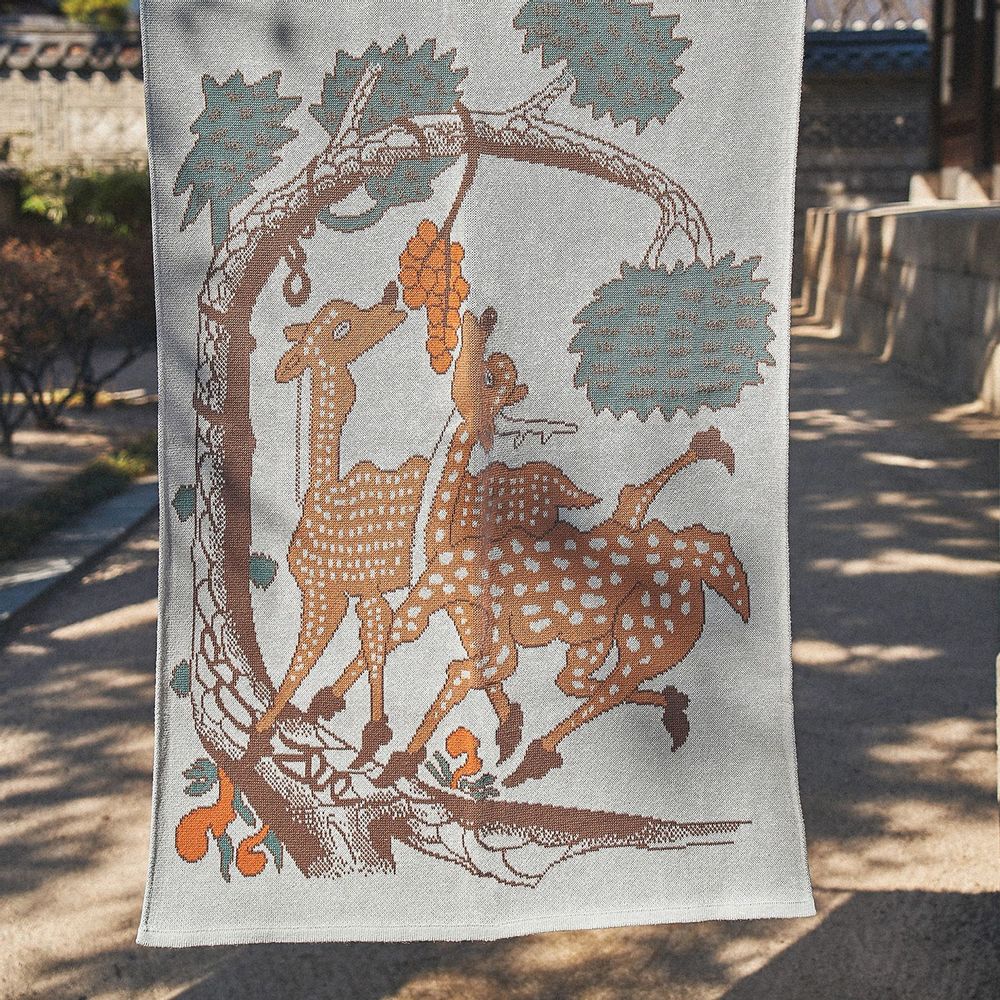 Throw blankets - Smile longevity symbol(Deer) - BON`EE