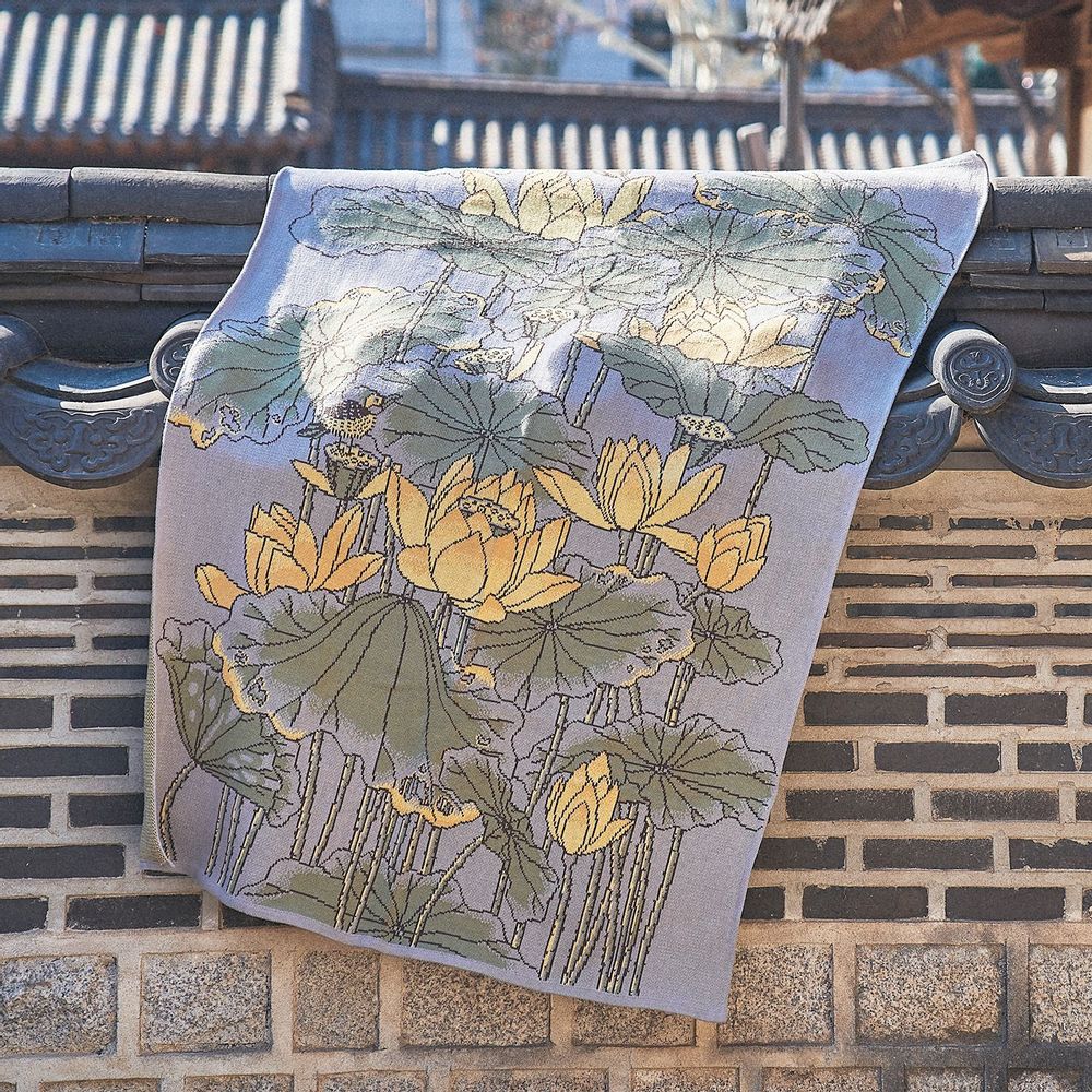 Throw blankets - Lotuses - BON`EE