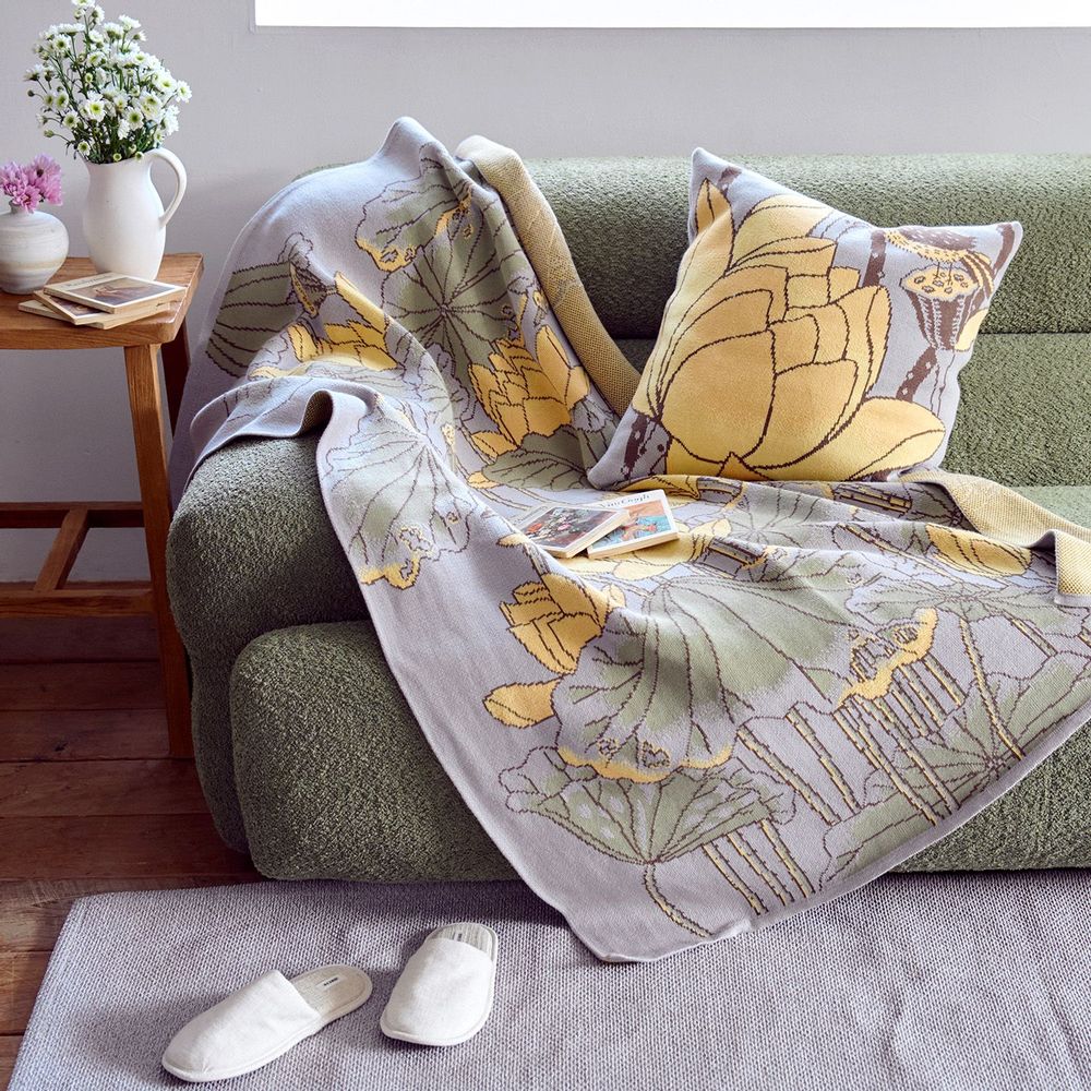 Throw blankets - Lotuses - BON`EE