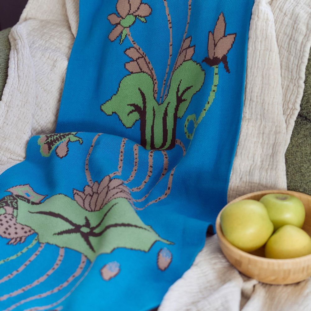 Throw blankets - Lotus with turtles - BON`EE(LIVING ART BRAND)