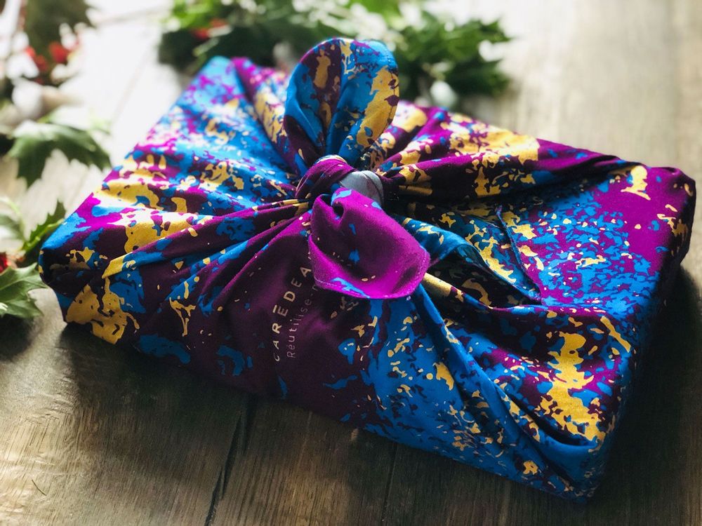 Scarves - Furoshiki Luxe Satin Gift: Peace Star - Size M - CARÉDEAU PAPIER CADEAU RÉUTILISABLE