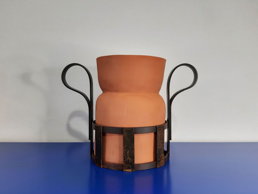 Vases - Vase in red earth and matt oxidized iron - VALENTINA DE CAROLIS