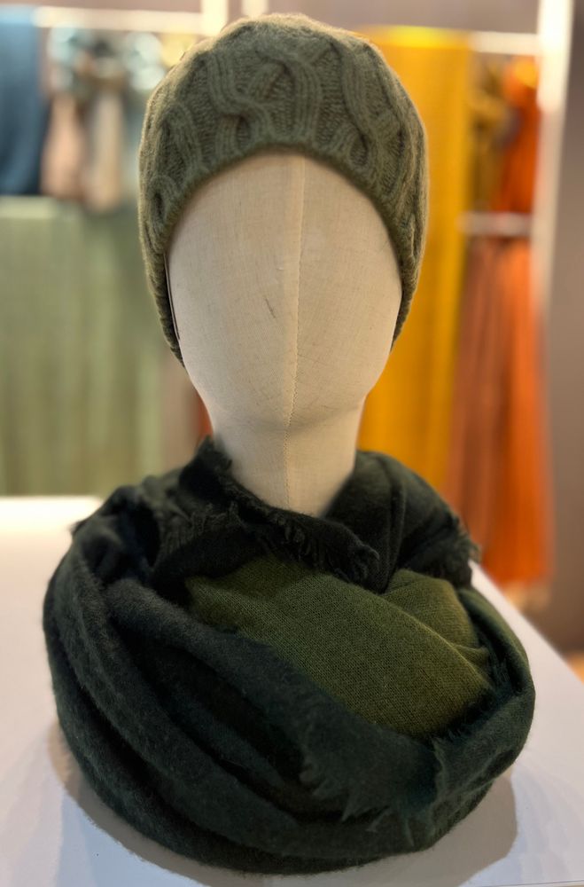 Throw blankets - Cashmere accessories. Home. Knitwear - WEAVES & BLENDS