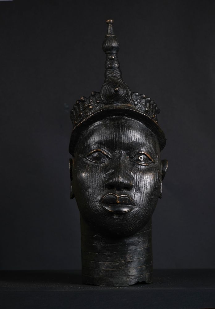 Sculptures, statuettes et miniatures - Tete Commemorative Oba En Bronze - Ife - Bini Edo - QUINTESSENCE AFRICAINE