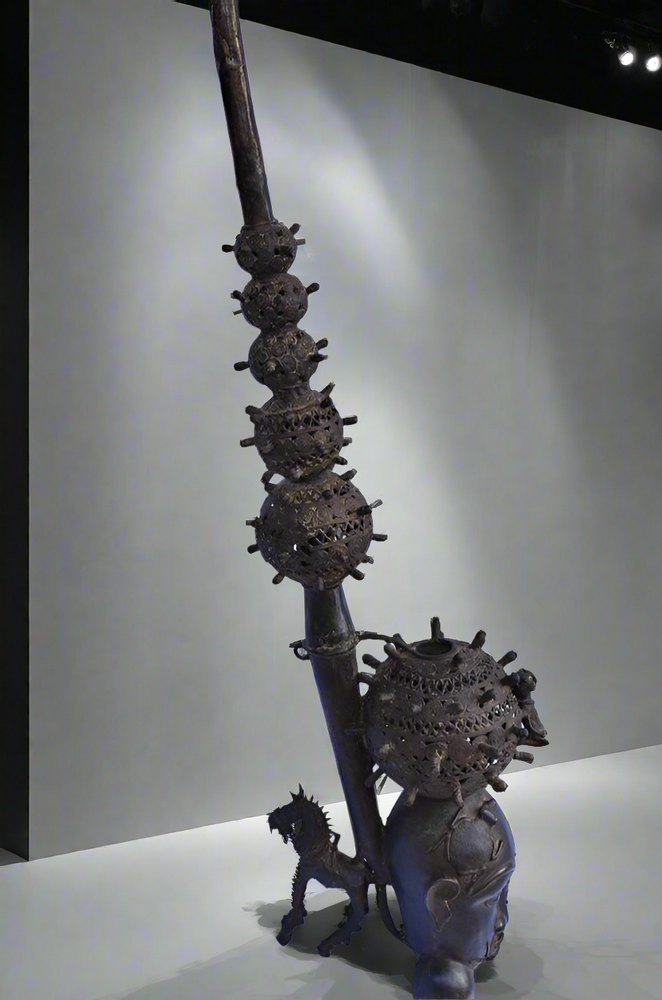 Sculptures, statuettes et miniatures - Pipe Forme Chevalier En Bronze - QUINTESSENCE AFRICAINE