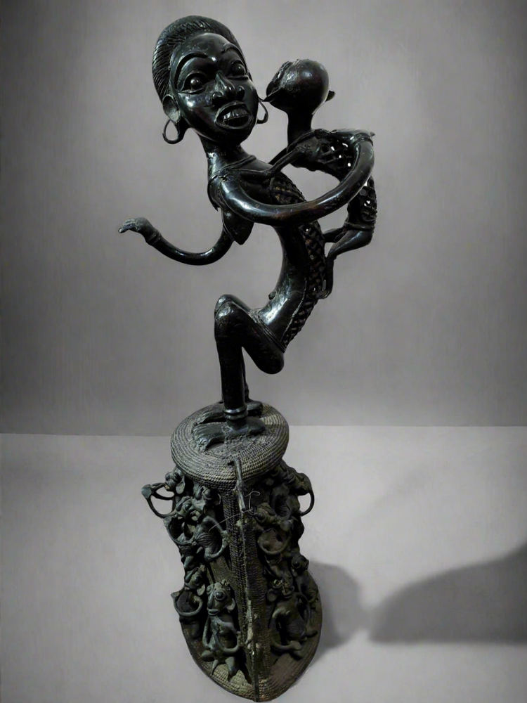 Sculptures, statuettes et miniatures - Maternite Tikar en Bronze, Cameroun - QUINTESSENCE AFRICAINE