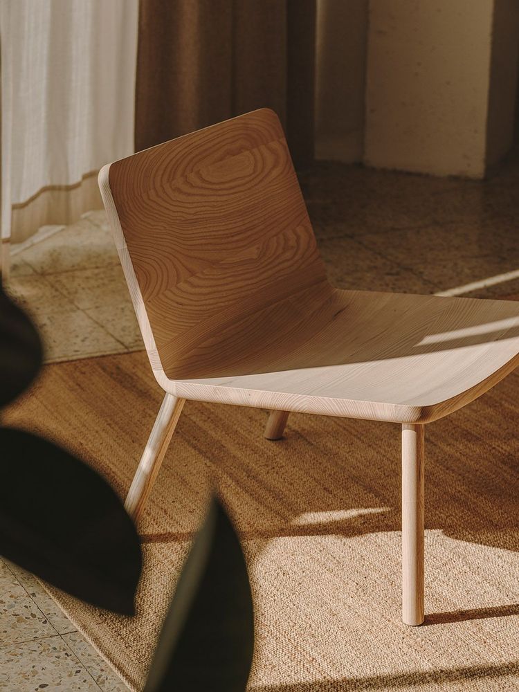 Office seating - Minimalist Modern Lounge Chair in Natural Ash Allay - MOR