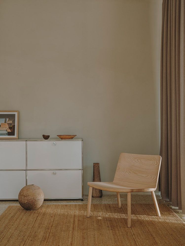 Office seating - Minimalist Modern Lounge Chair in Natural Ash Allay - MOR