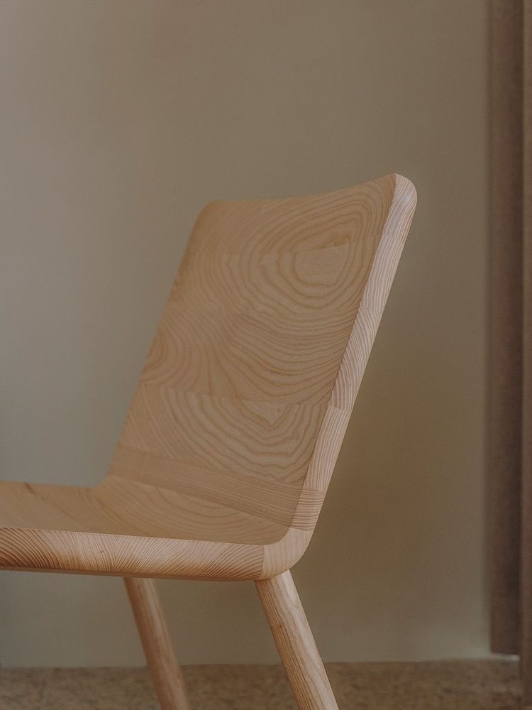 Office seating - Minimalist Modern Lounge Chair in Natural Ash Allay - MOR