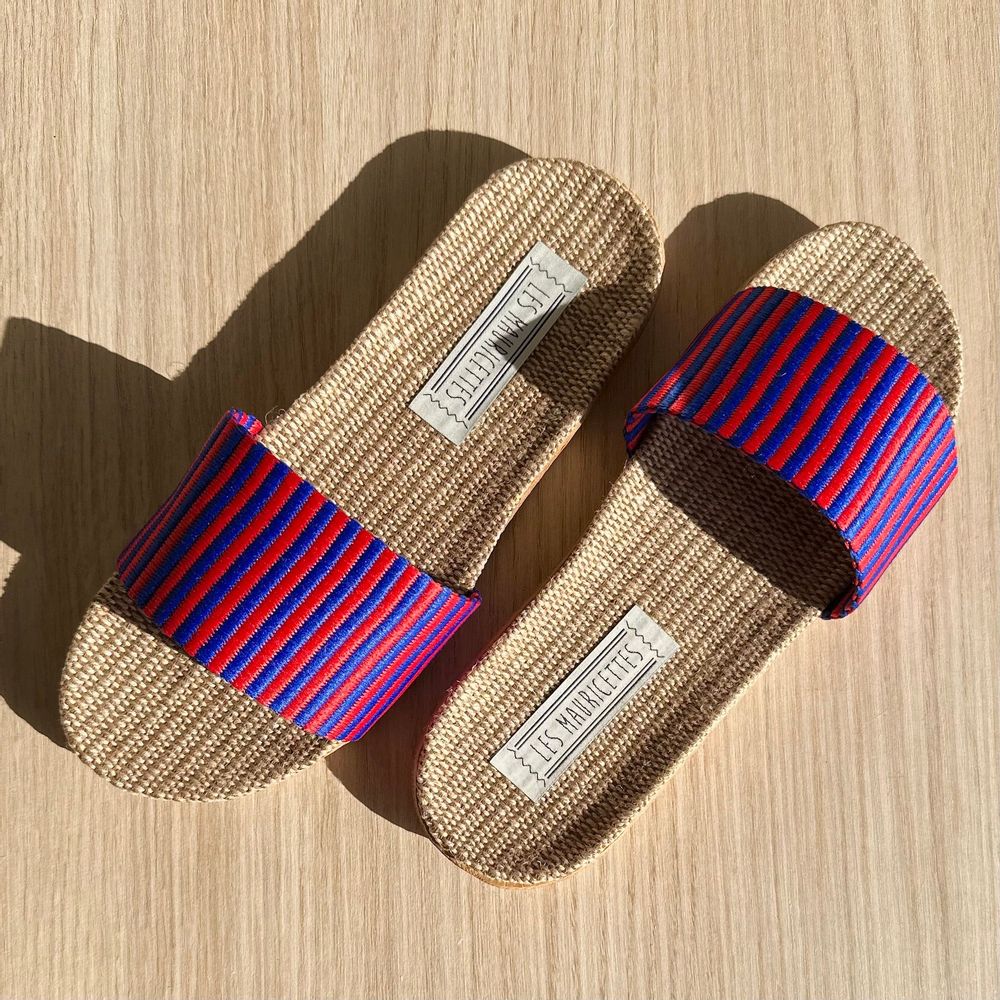 Homewear bien-être - LES MAURICETTES de Guillemette, sandales rayées fuchsia ultra légères - LES MAURICETTES