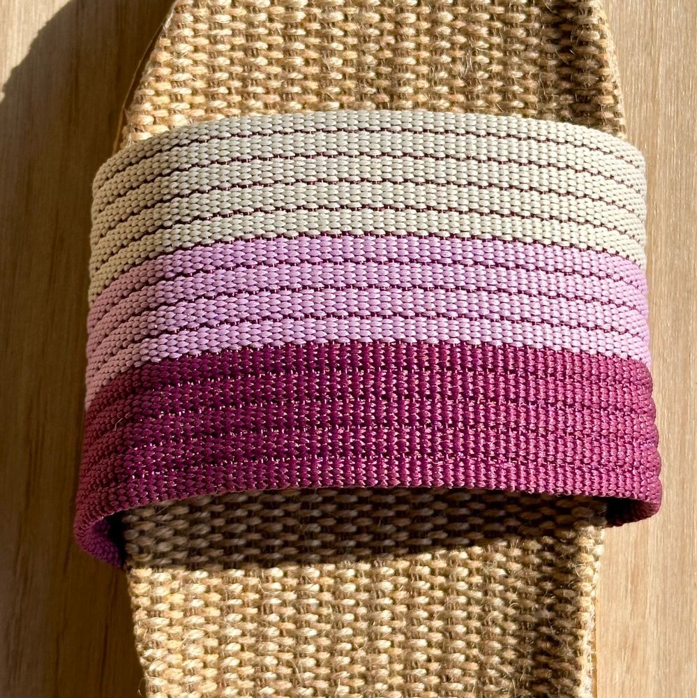 Homewear bien-être - LES MAURICETTES de Liselotte, claquettes bandeau coloris Lila - LES MAURICETTES
