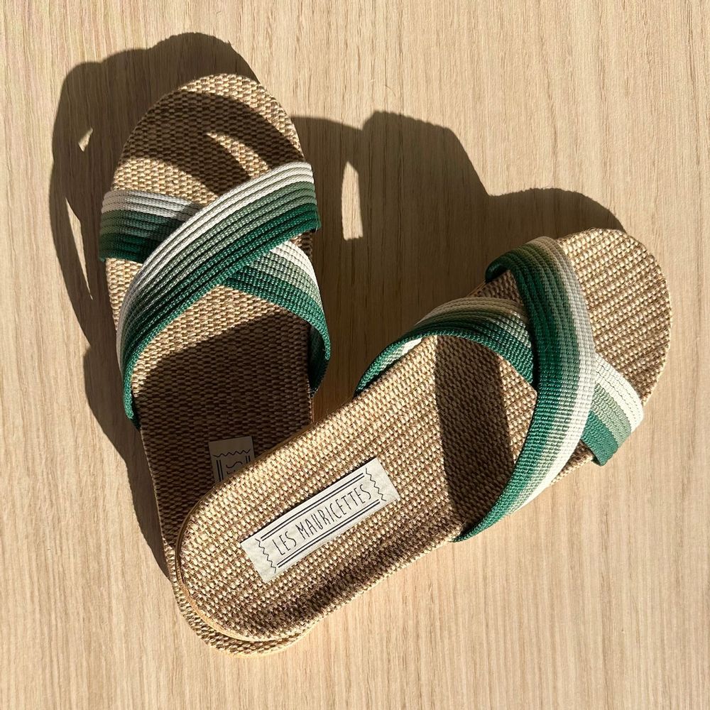 Homewear bien-être - LES MAURICETTES d'Alphonsine, claquettes croisées vertes - LES MAURICETTES
