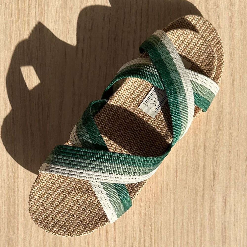 Homewear bien-être - LES MAURICETTES d'Alphonsine, claquettes croisées vertes - LES MAURICETTES