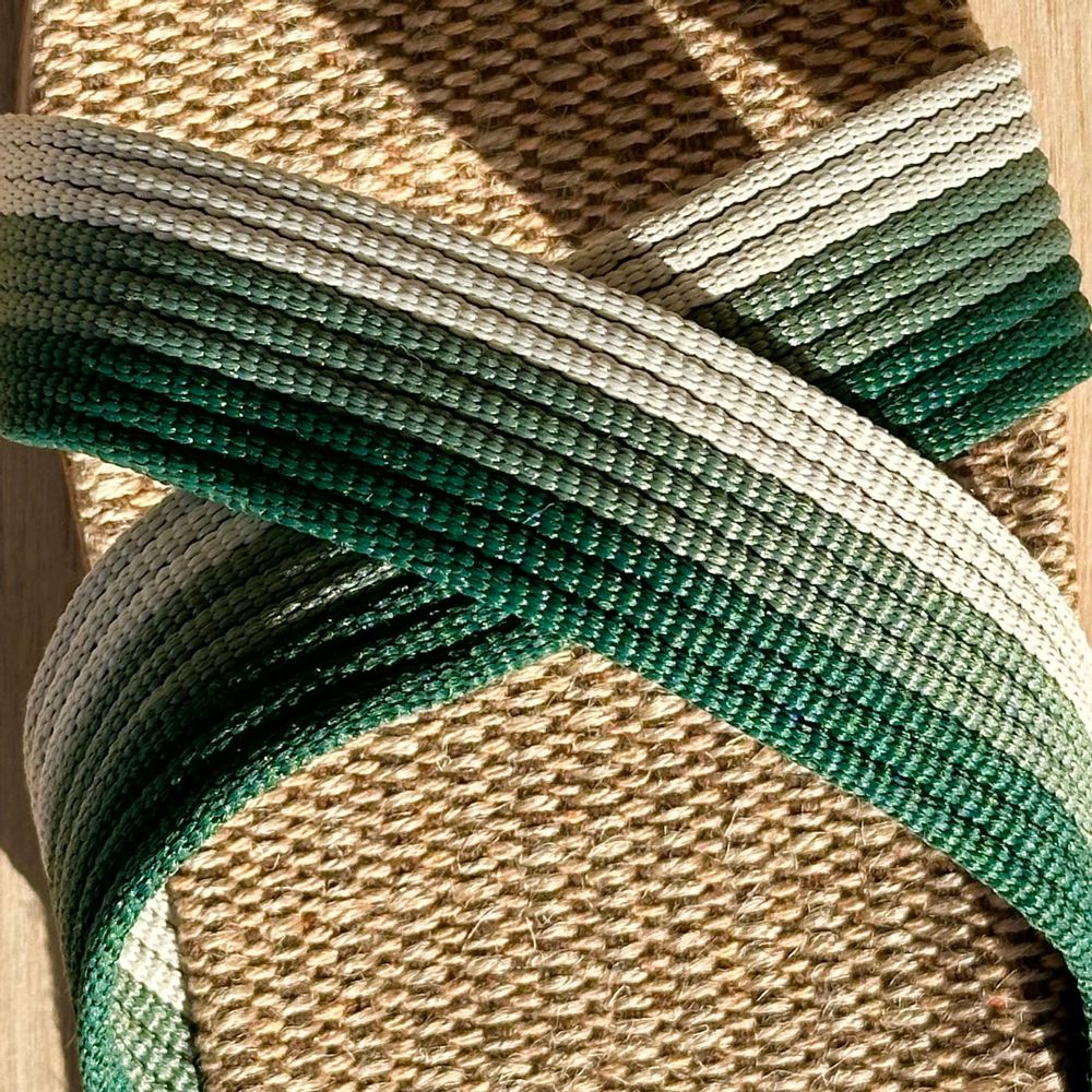 Homewear bien-être - LES MAURICETTES d'Alphonsine, claquettes croisées vertes - LES MAURICETTES