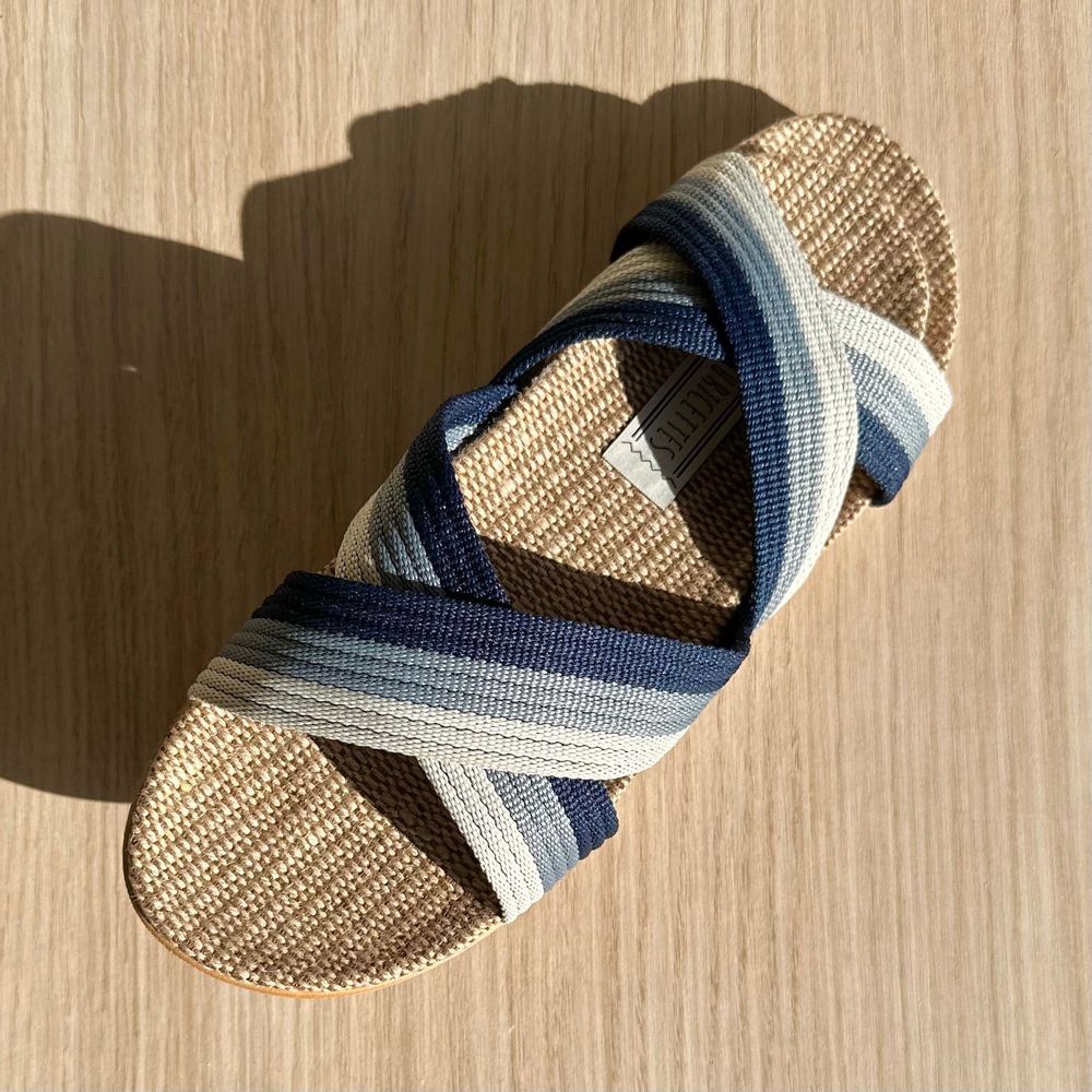 Homewear bien-être - LES MAURICETTES DE Steph, claquettes grises croisées - LES MAURICETTES