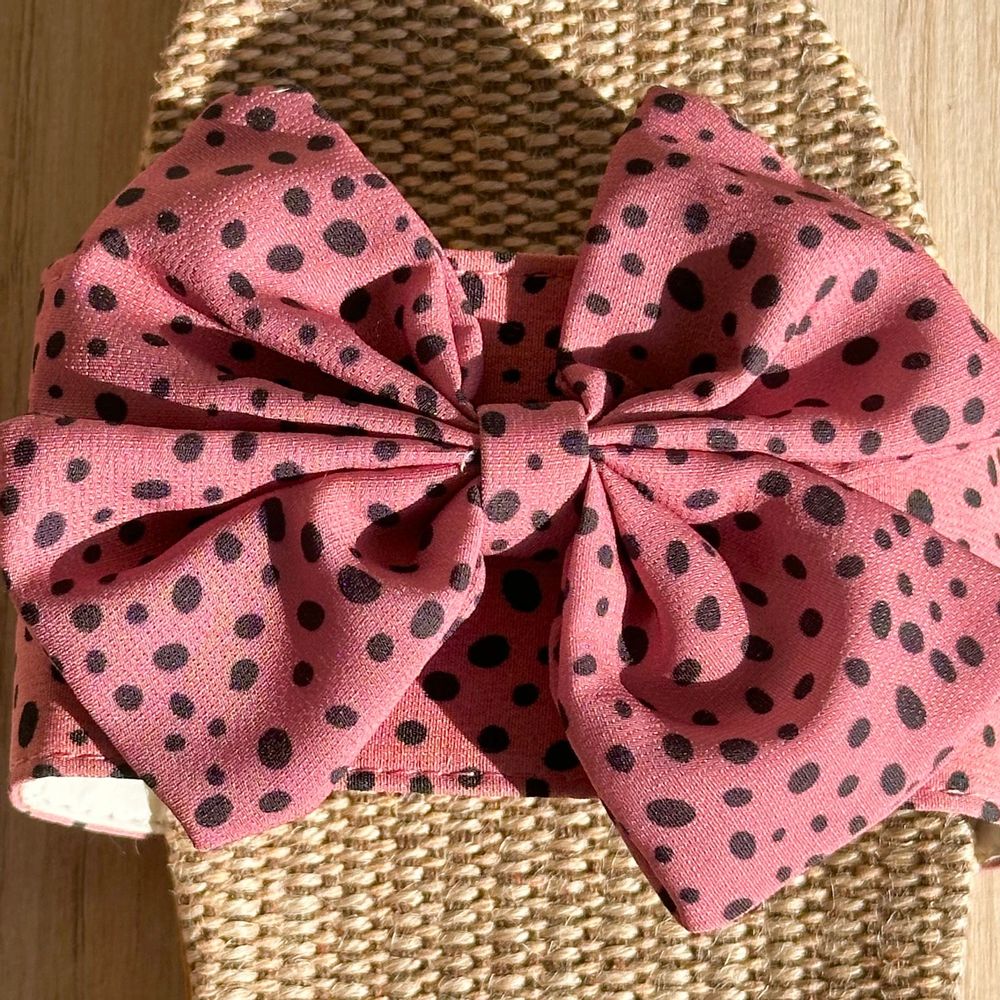 Homewear bien-être - LES MAURICETTES de Perrine, claquettes nouées roses à pois - LES MAURICETTES