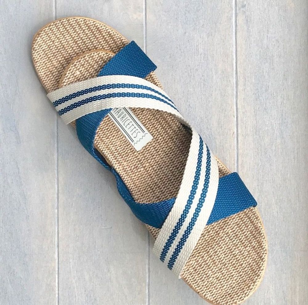 Homewear bien-être - LES MAURICETTES de Marion, claquettes croisées bleu canard - LES MAURICETTES
