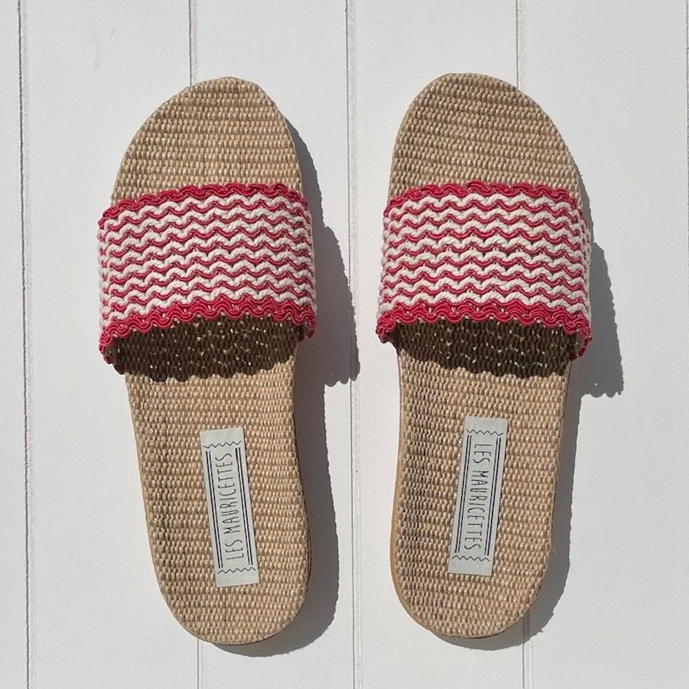 Homewear bien-être - LES MAURICETTES de Nadine, claquettes vaguelettes rouges - LES MAURICETTES