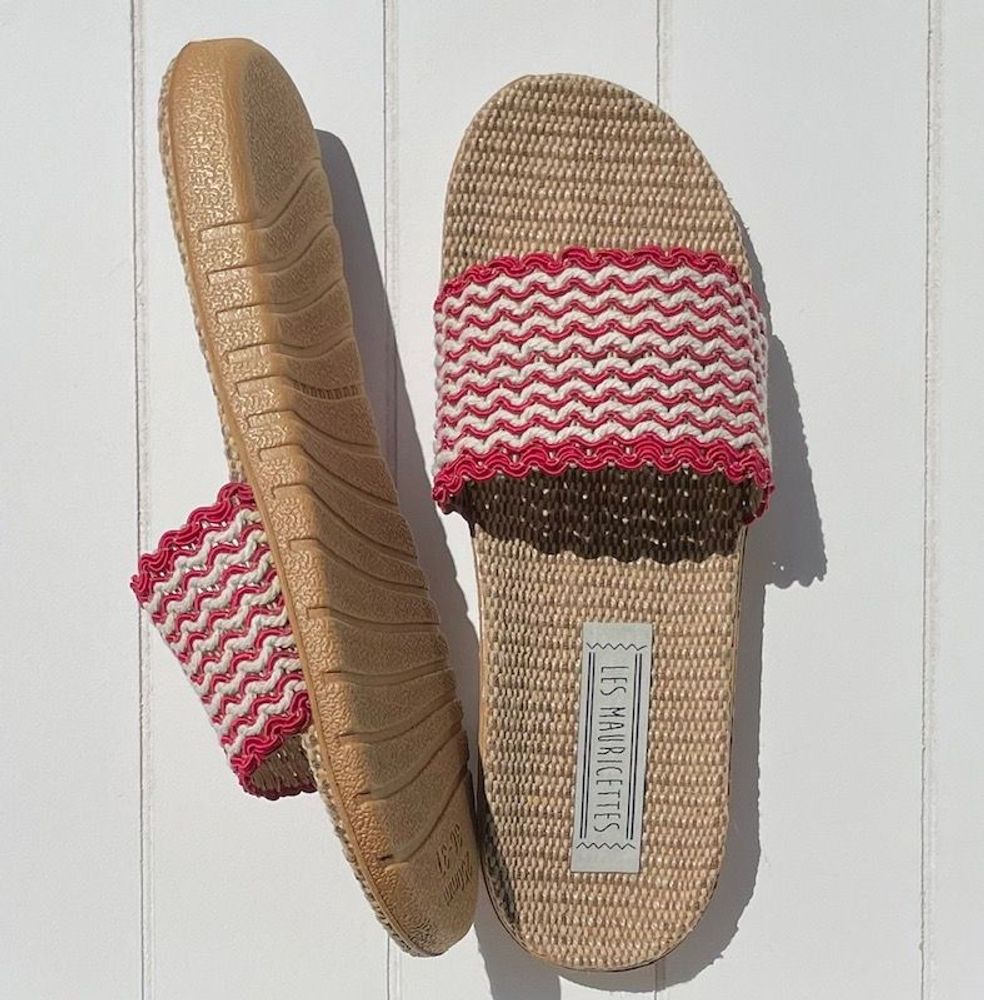 Homewear bien-être - LES MAURICETTES de Nadine, claquettes vaguelettes rouges - LES MAURICETTES