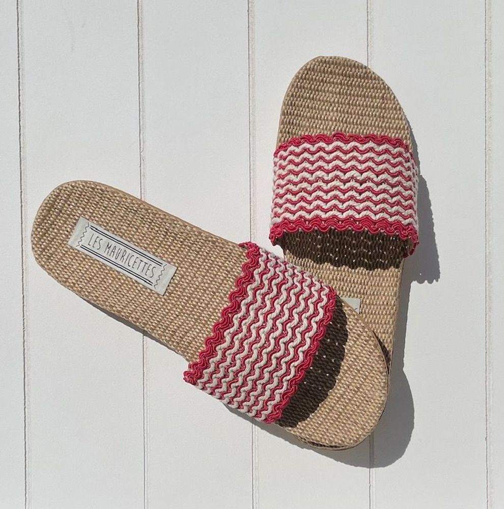 Homewear bien-être - LES MAURICETTES de Nadine, claquettes vaguelettes rouges - LES MAURICETTES