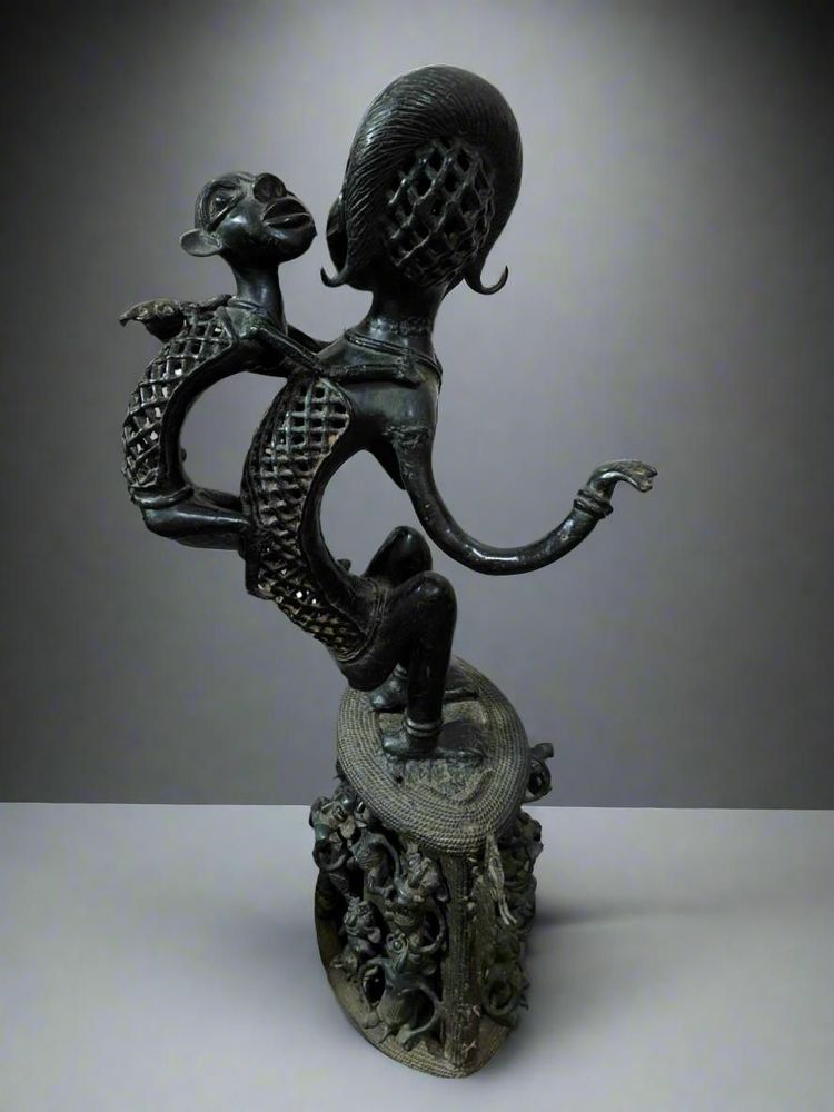 Sculptures, statuettes et miniatures - Maternite Tikar en Bronze, Cameroun - QUINTESSENCE AFRICAINE