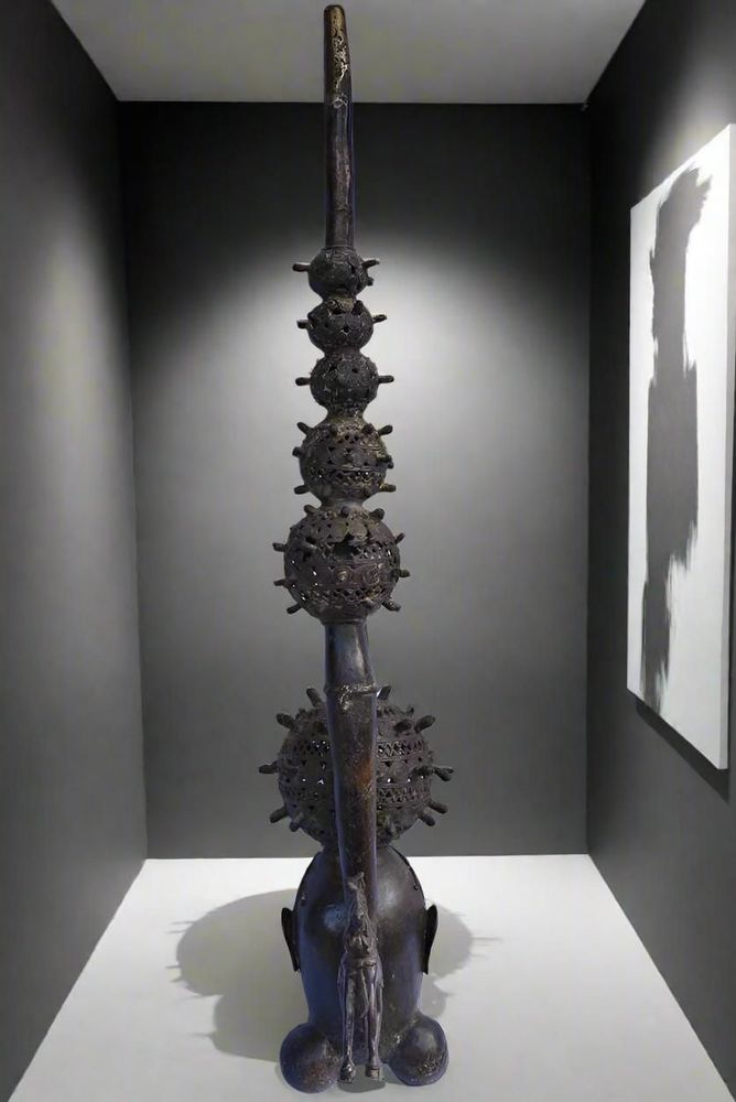 Sculptures, statuettes et miniatures - Pipe Forme Chevalier En Bronze - QUINTESSENCE AFRICAINE