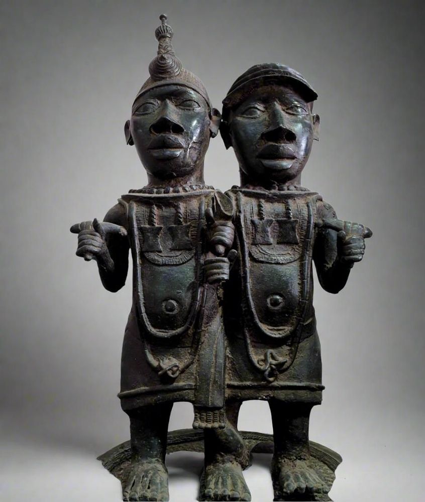 Sculptures, statuettes and miniatures - Pair Of Messengers From Oba Ife In Bronze, Kingdom Of Benin Nigeria - QUINTESSENCE AFRICAINE