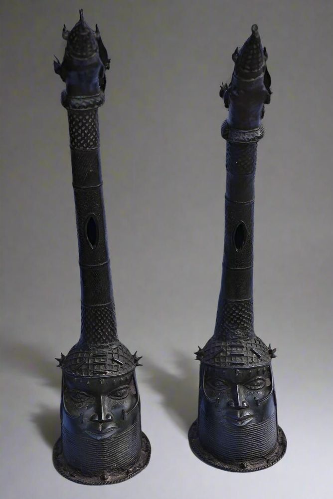 Sculptures, statuettes et miniatures - Paire De Defenses En Bronze Olifant- Ife - QUINTESSENCE AFRICAINE