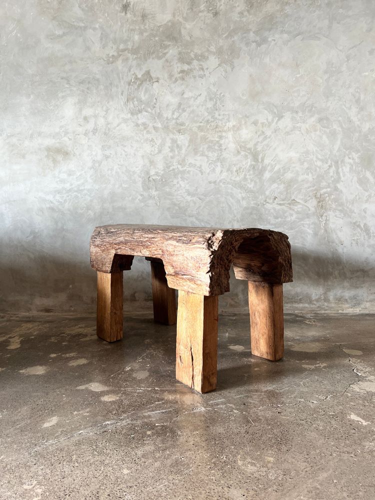Bancs - Banc brutaliste en teck asiatique blond H:45 l:35 L:83 - OFFICE OBJETS