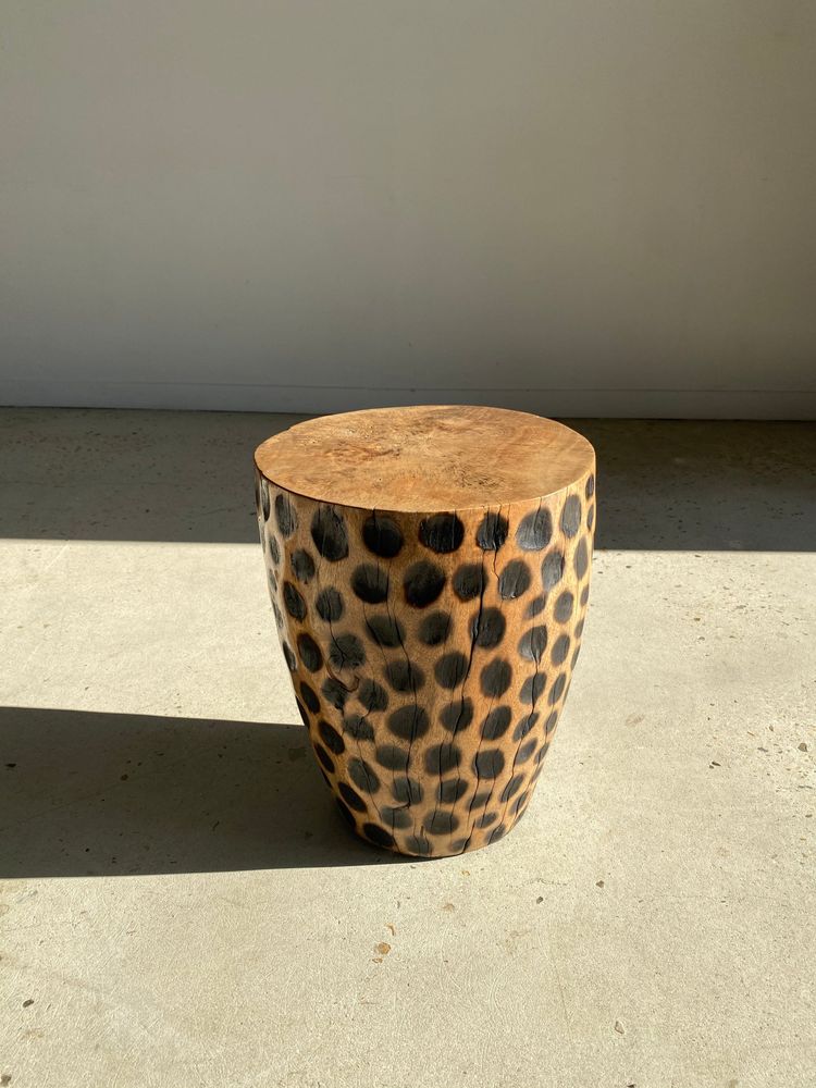 Tabourets - Bout de canapé tacheté en bois massif monoxyle - OFFICE OBJETS