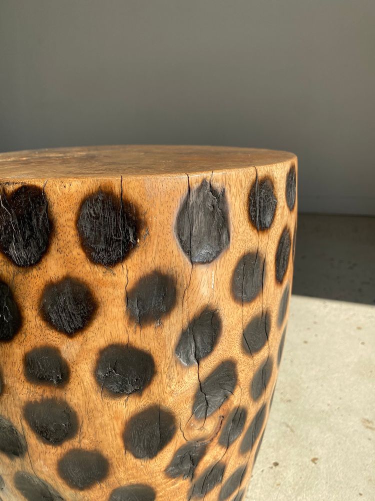 Tabourets - Bout de canapé tacheté en bois massif monoxyle - OFFICE OBJETS