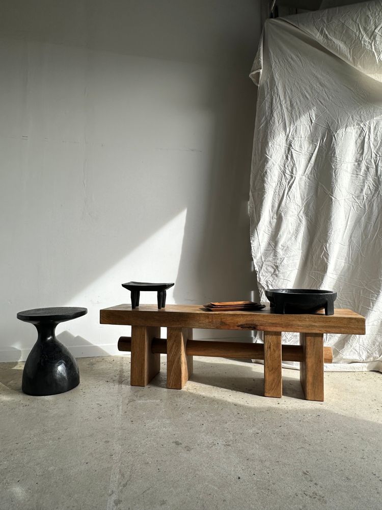 Bancs - Banc en bois massif piètement ajouré traversé par un cylindre - Manguier - OFFICE OBJETS