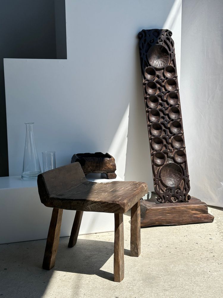 Sculptures, statuettes and miniatures - Carved wood, large old traditional wooden congklak (Indonesian mancala) - OFFICE OBJETS