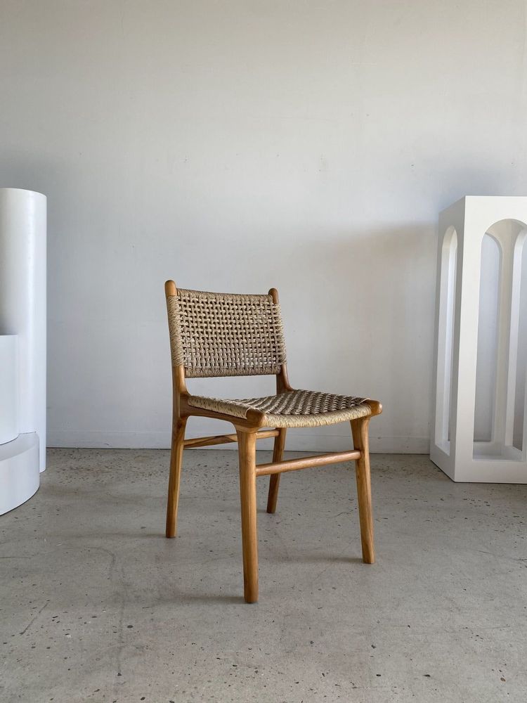 Chaises - Chaise d'intérieur ou d'extérieur en teck et fibre tressée - OFFICE OBJETS