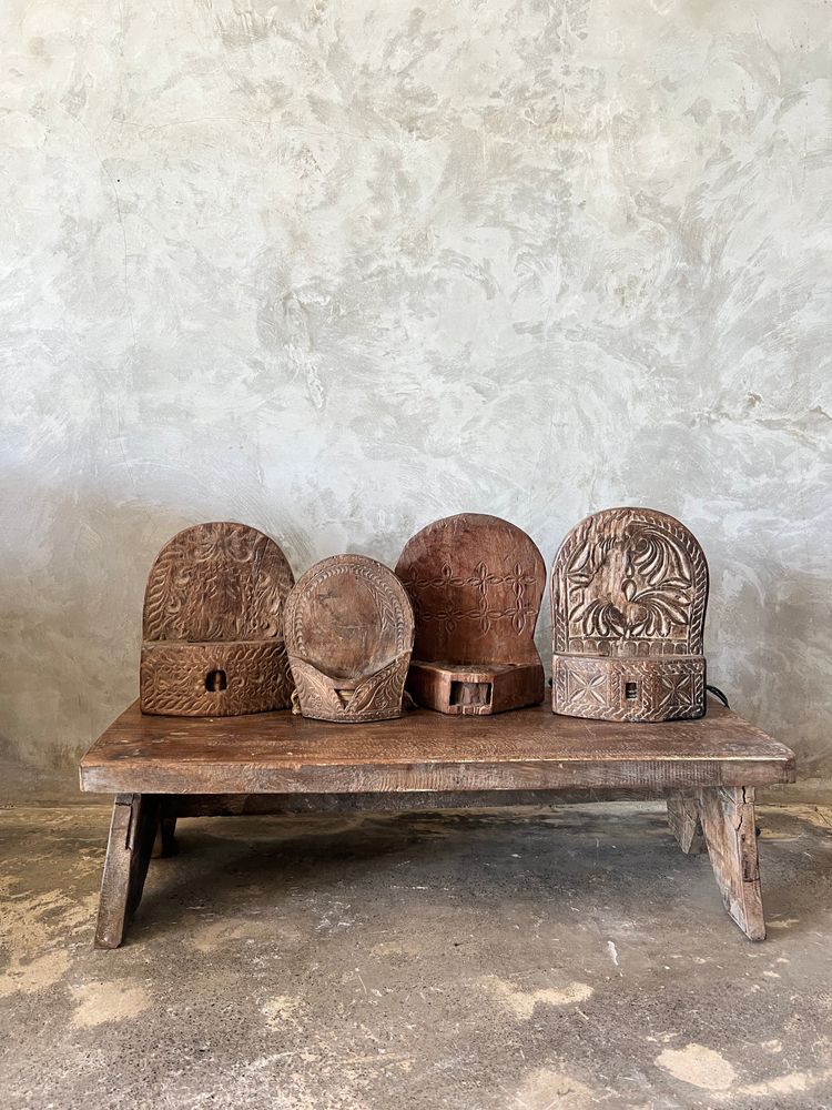Sculptures, statuettes et miniatures - Cloche en bois sculpté indonésienne décorative H22 L18 - OFFICE OBJETS