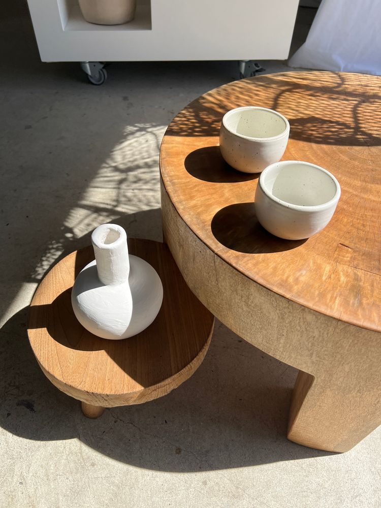 Tables basses - Coffee table, table basse quadripode en bois massif monoxyle couleur naturelle (foncée) - OFFICE OBJETS