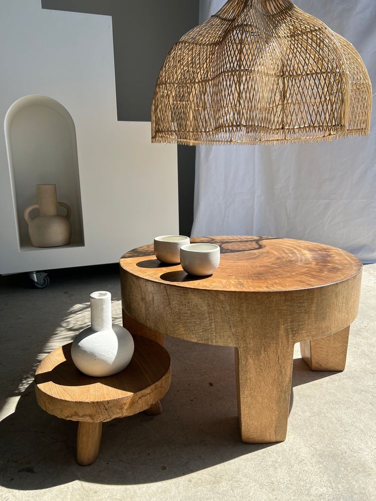 Tables basses - Coffee table, table basse quadripode en bois massif monoxyle couleur naturelle (foncée) - OFFICE OBJETS