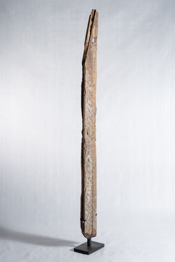 Sculptures, statuettes and miniatures - Indonesian construction element in carved wood mounted on a base from the island of Sulawesi (Toraja) (high openwork) - OFFICE OBJETS