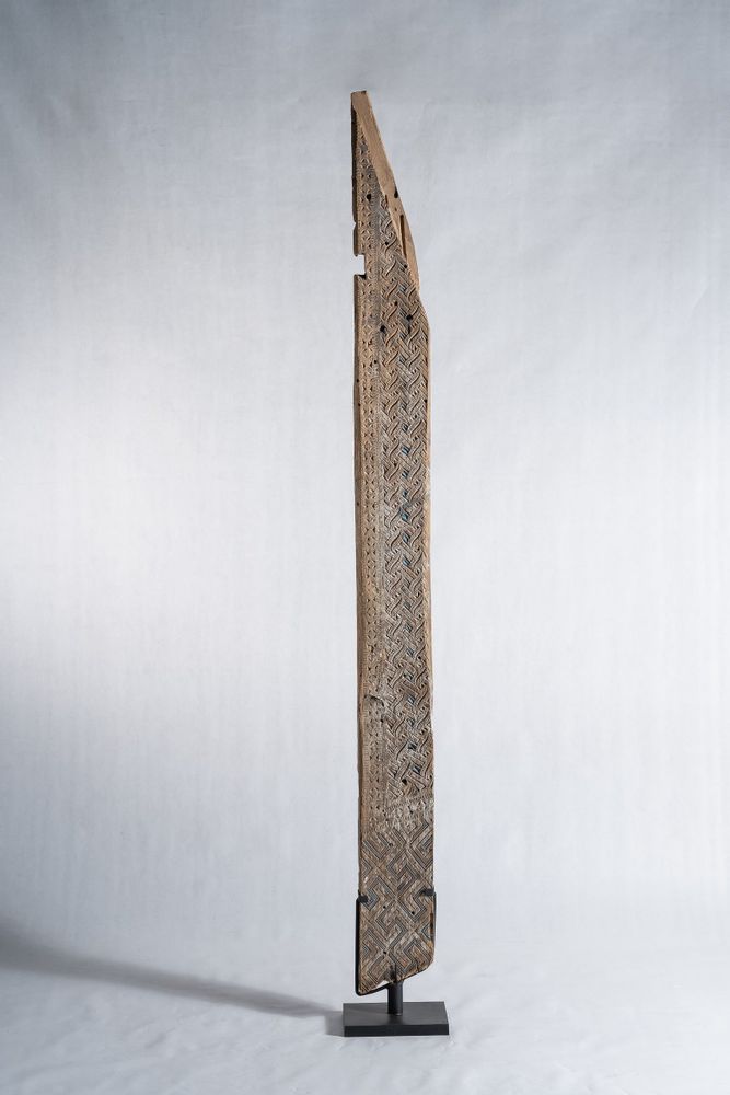 Sculptures, statuettes and miniatures - Indonesian construction element in carved wood mounted on a base from the island of Sulawesi (Toraja) (top left notch) - OFFICE OBJETS