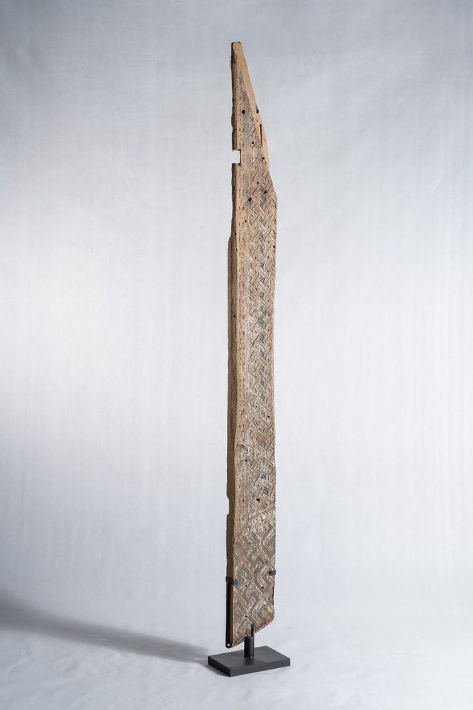 Sculptures, statuettes and miniatures - Indonesian construction element in carved wood mounted on a base from the island of Sulawesi (Toraja) (top left notch) - OFFICE OBJETS