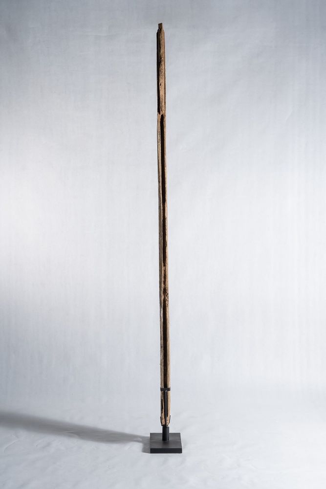Sculptures, statuettes and miniatures - Indonesian construction element in carved wood mounted on a base from the island of Sulawesi (Toraja) (top left notch) - OFFICE OBJETS