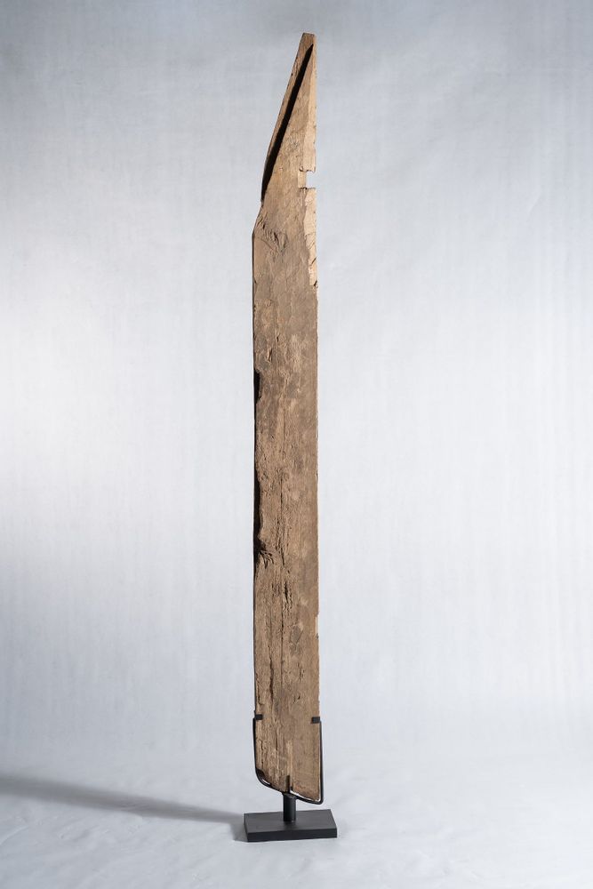 Sculptures, statuettes and miniatures - Indonesian construction element in carved wood mounted on a base from the island of Sulawesi (Toraja) (top left notch) - OFFICE OBJETS